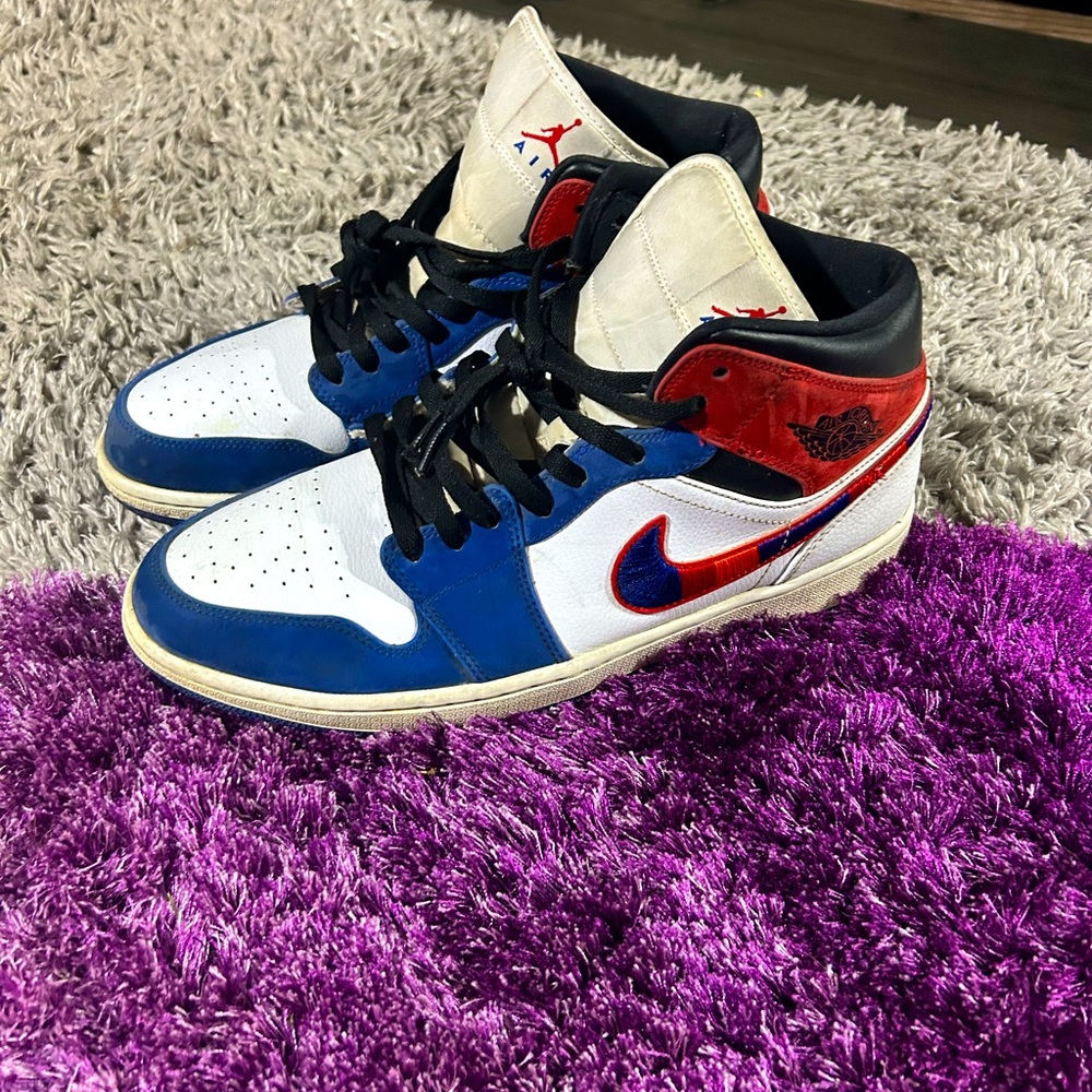 Nike Men's Air Jordan 1 Mid SE Sneakers - White/University Red/Rush Blue